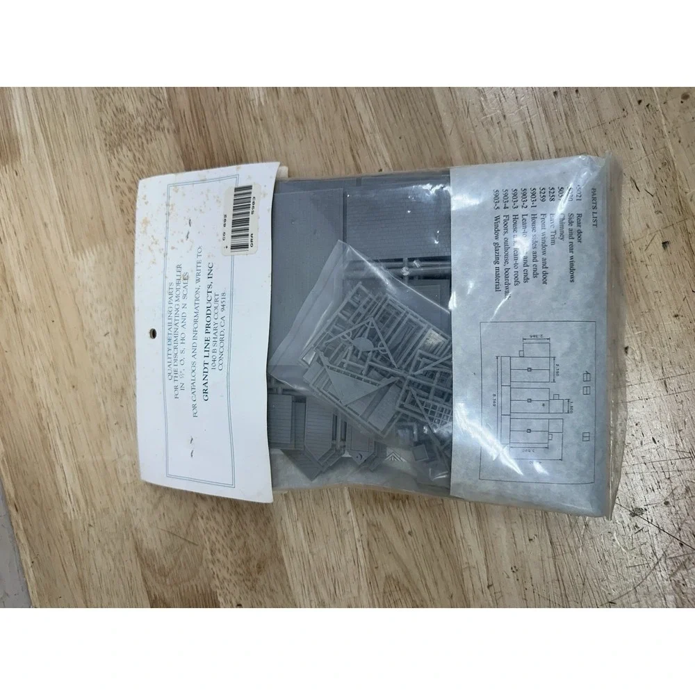 Grandt Line the Gold Belt Series HO #5903 Reese Street Row Houses kit open bag